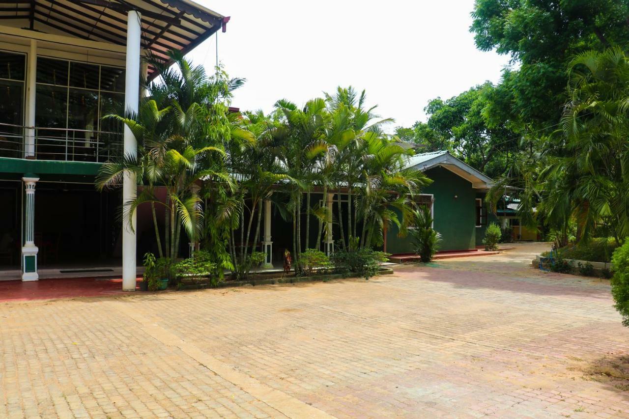Deshani Holiday Inn Dambulla Eksteriør bilde
